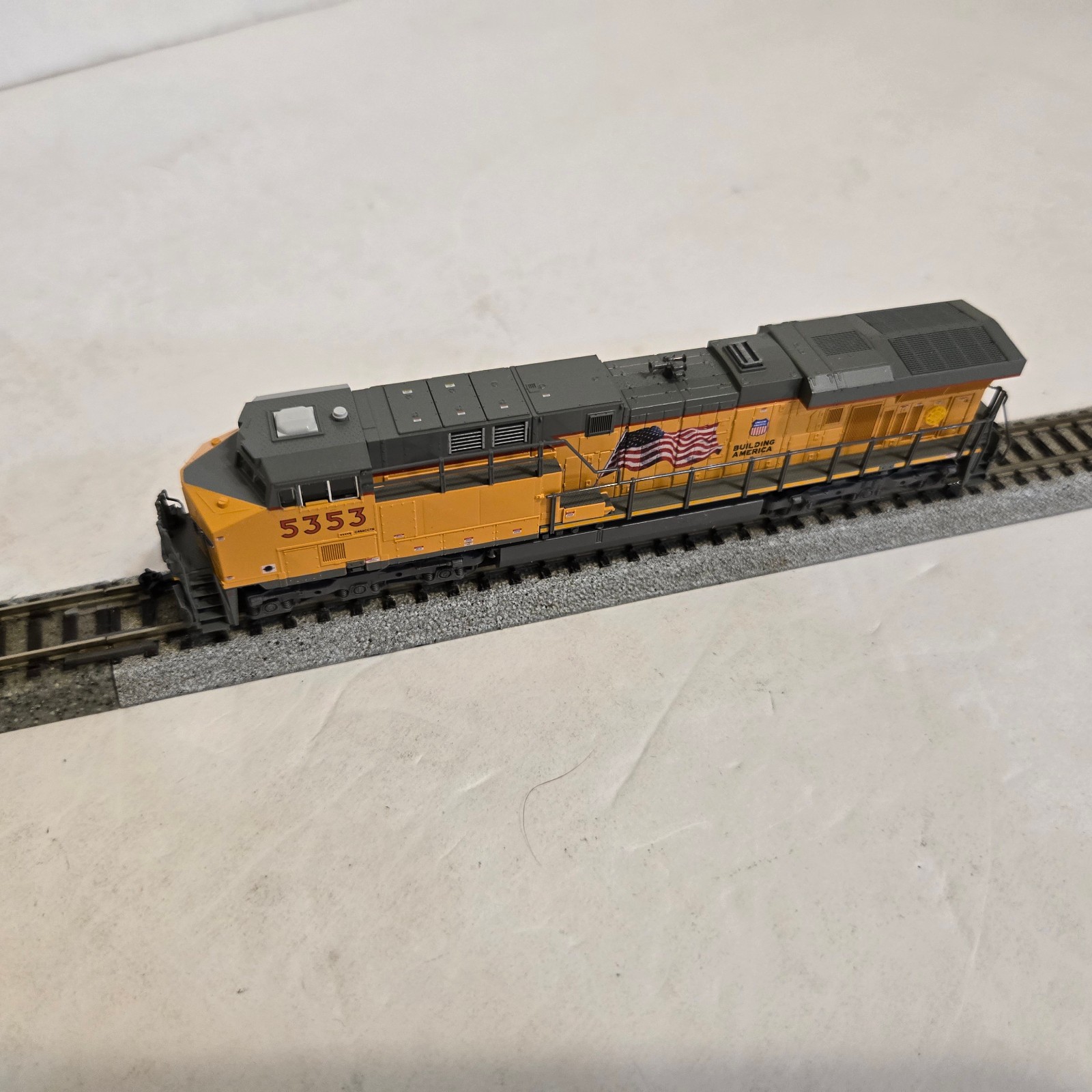 Kato 176-8912 N Scale Union Pacific GE ES44AC Loco. Runs. Japan.