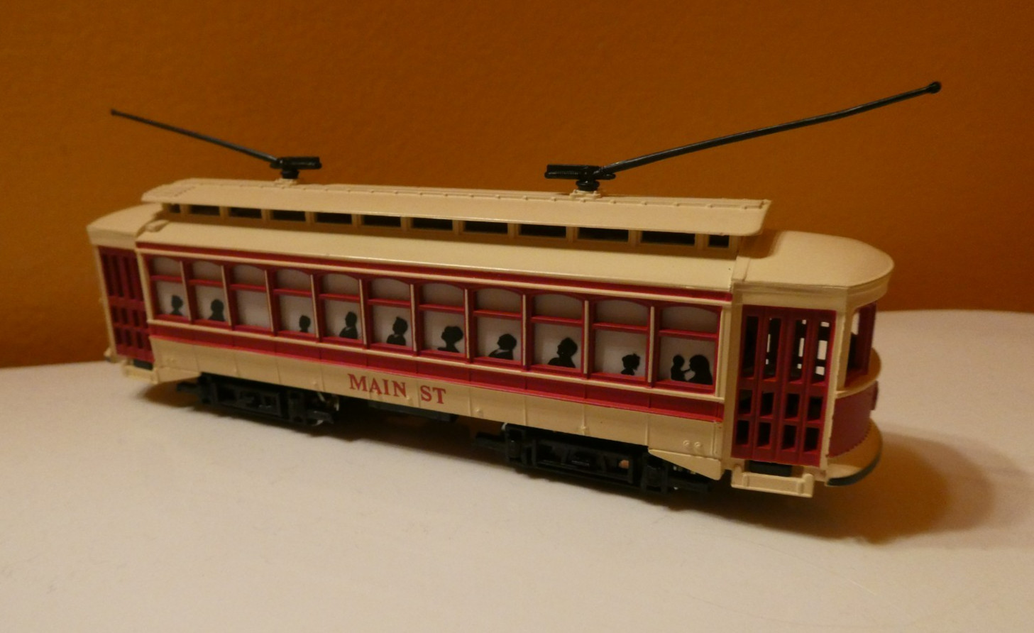 Bachmann Brill Trolley & Mantua Santa Fe Engine