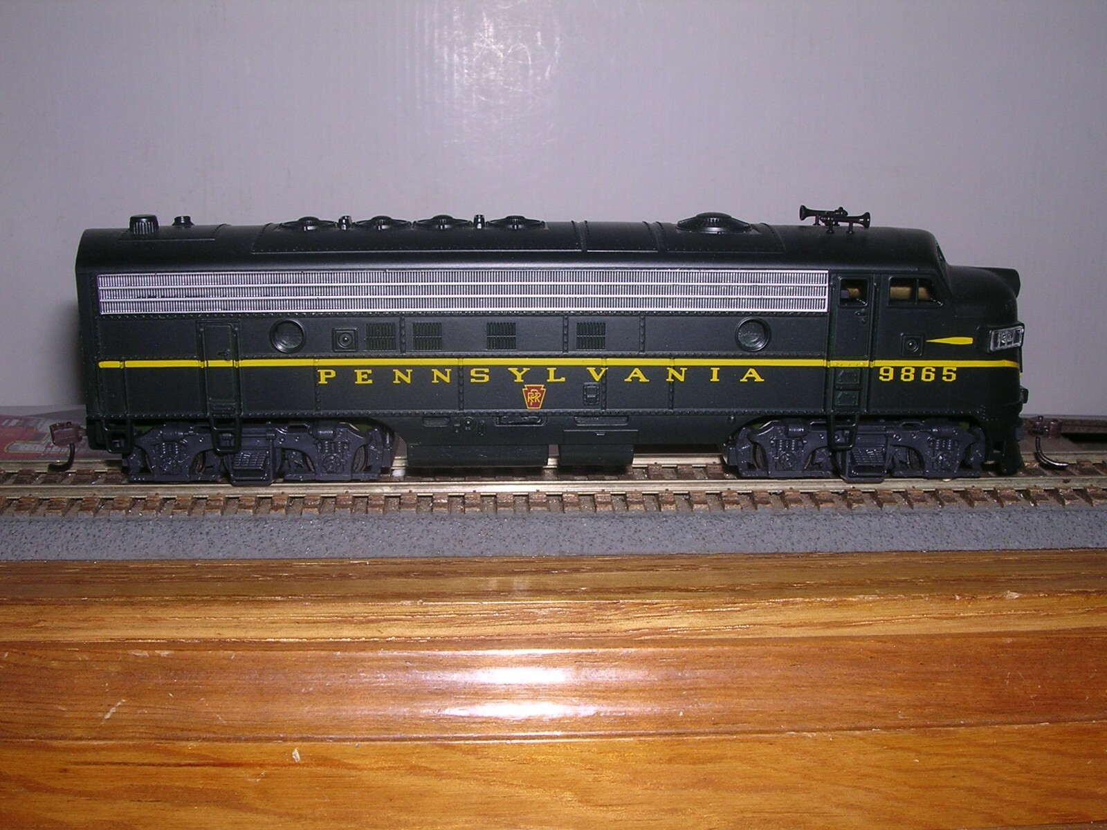 ATLAS #8310 Pennsylvania EMD FP-7A Diesel Loco #9865 “H.O.Scale” 1/87