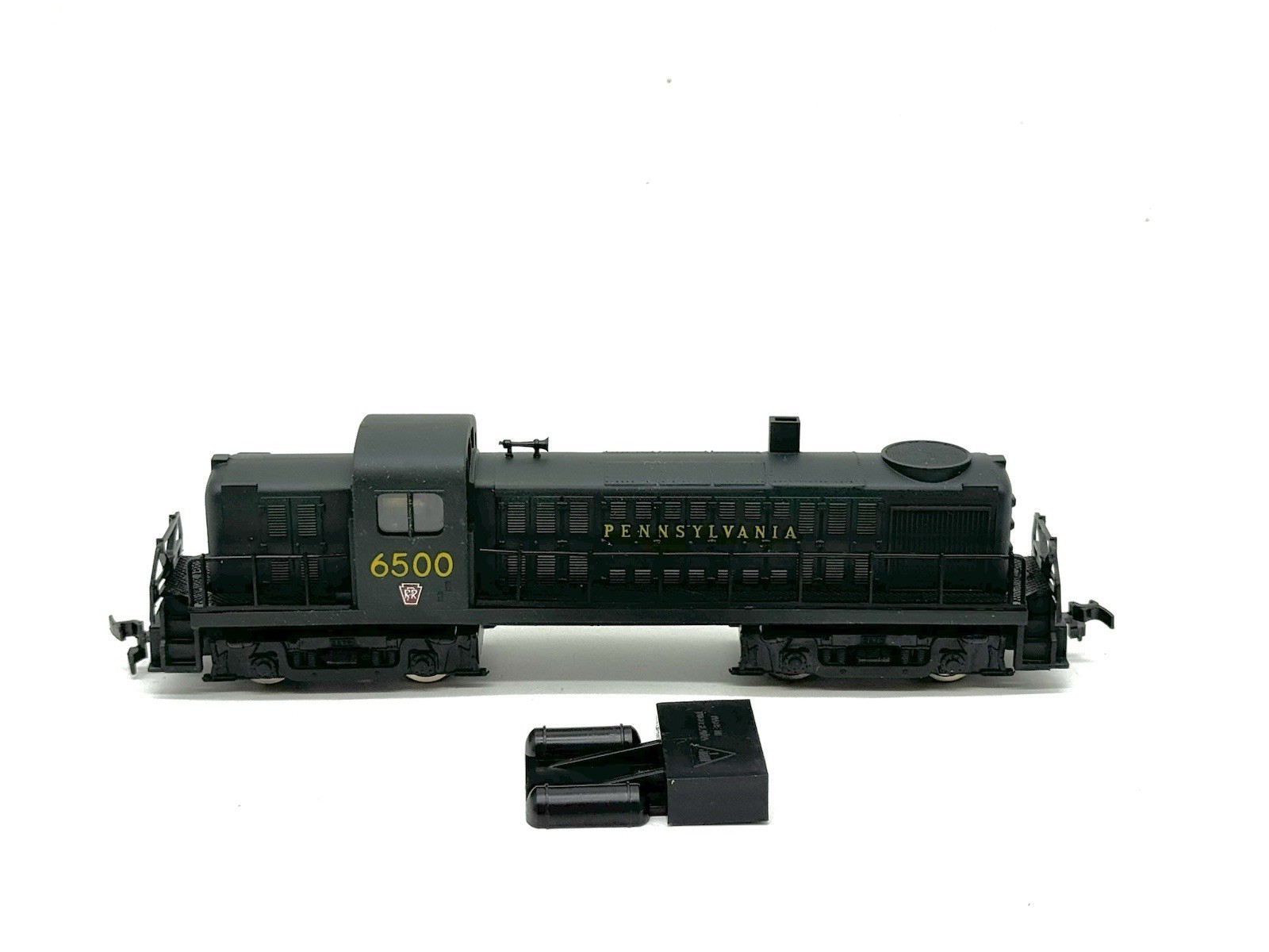Vintage AHM 5131 BD Pennsylvania Railroad ALCO RS-2 Locomotive 6500 HO Runs!
