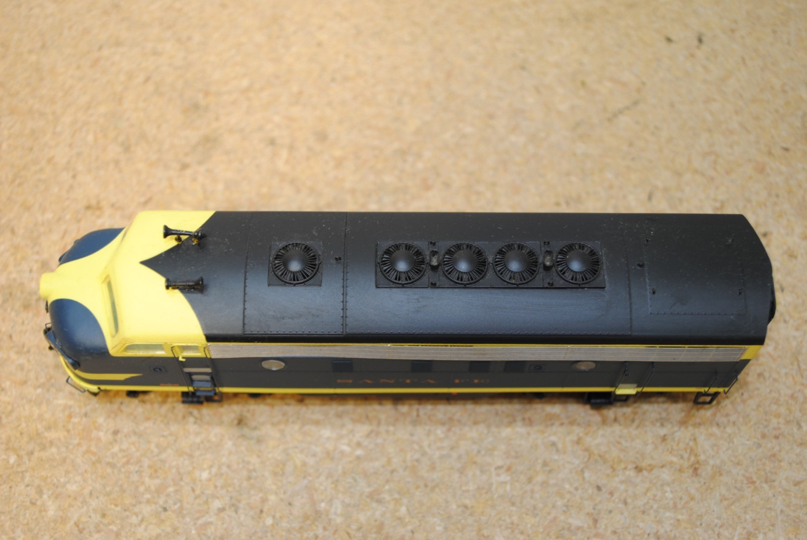 InterMountain Railway Co. 49026-08 ATSF Santa Fe #222 EMD F7A Diesel Loco HO