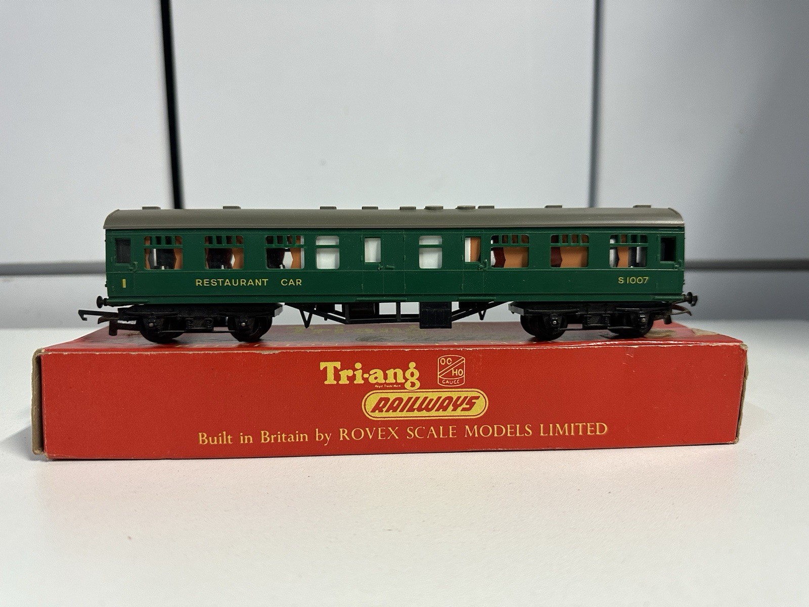 TRIANG R229 BR SOUTHERN GREEN RESTAURANT CAR COACH S1007 BOXED