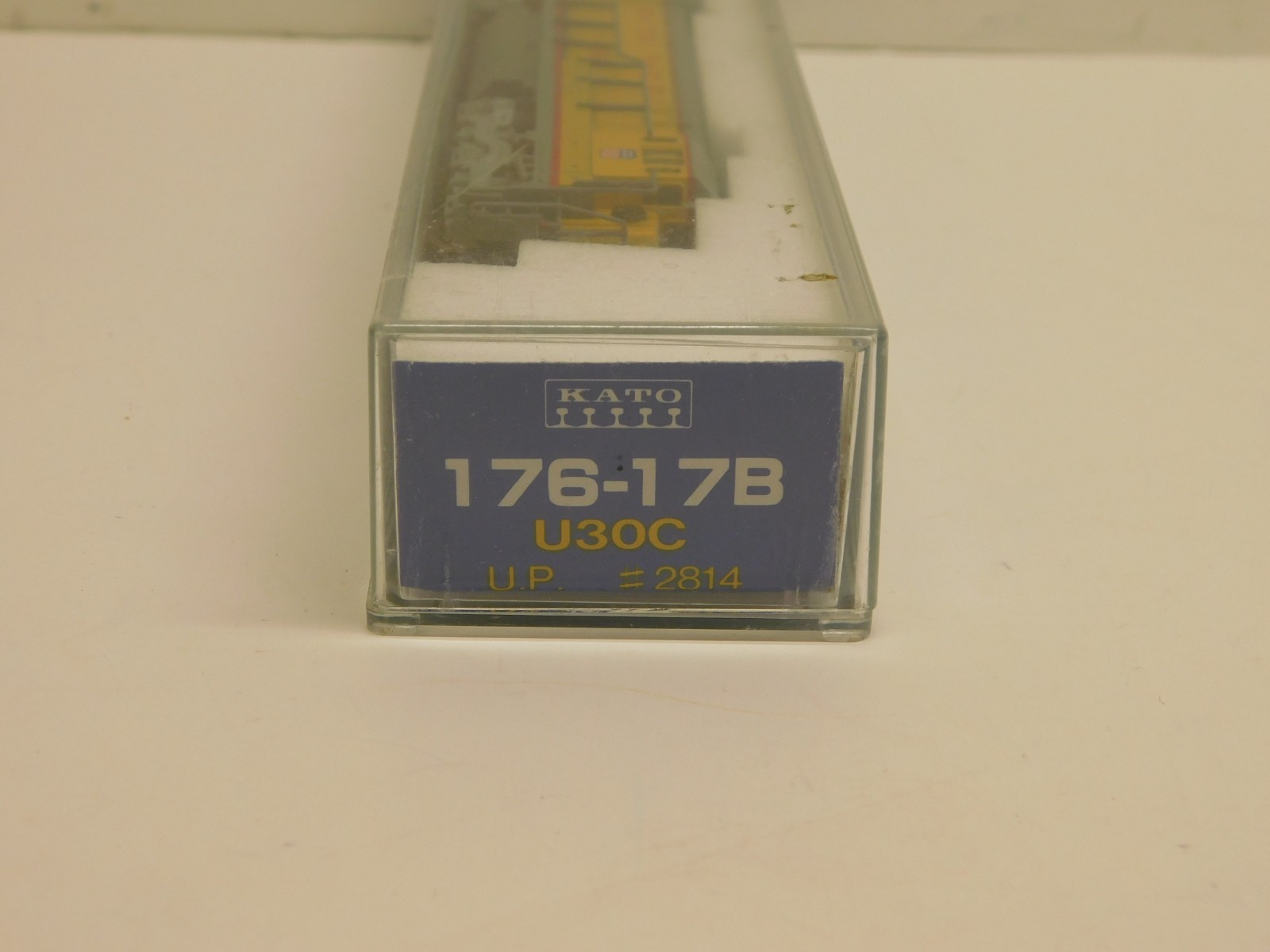 Kato N Scale 176-17B Union Pacific U30C Diesel Locomotive #2814
