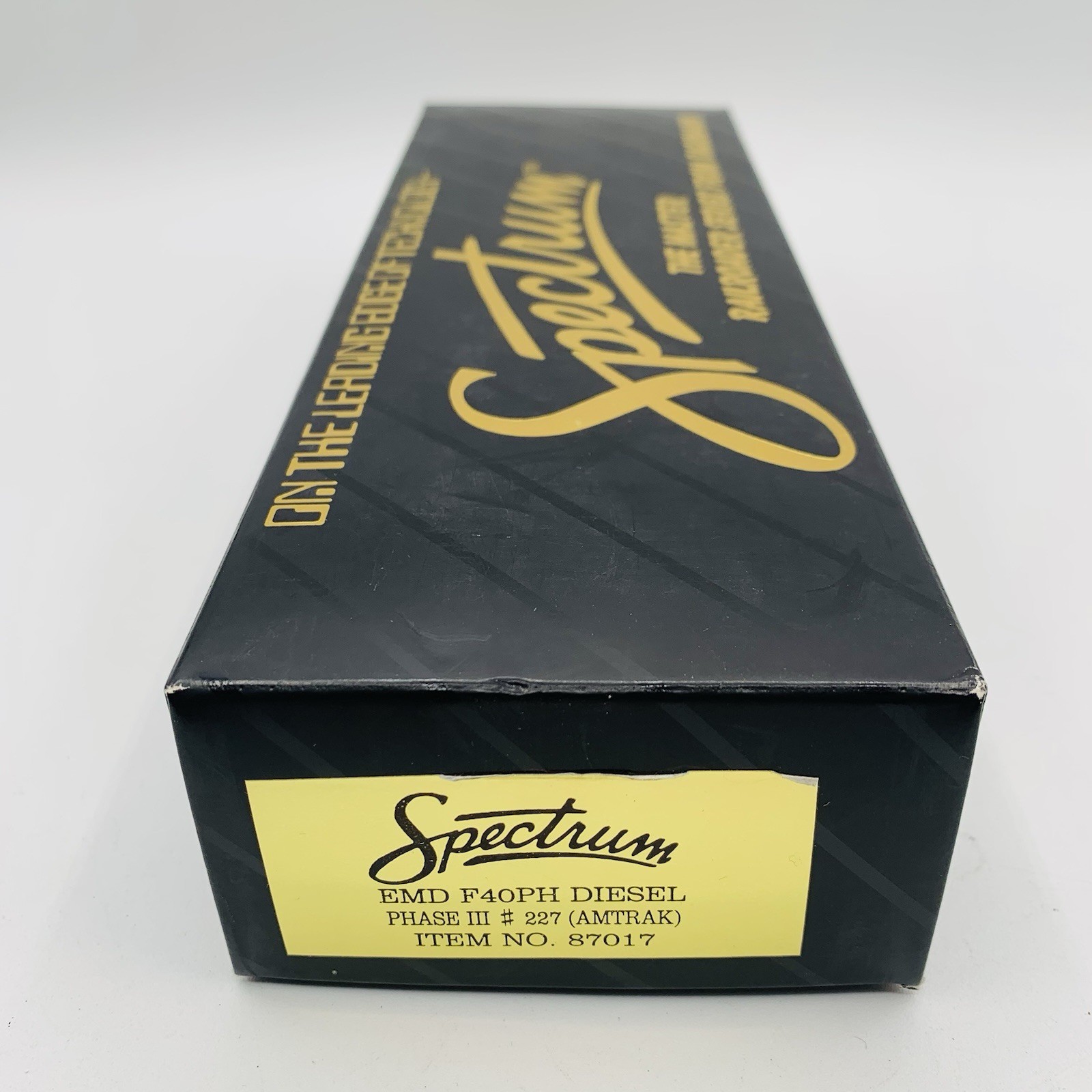 Spectrum 87013 HO Amtrak Phase III EMD F40PH Diesel Locomotive 231 LN/Box Runs