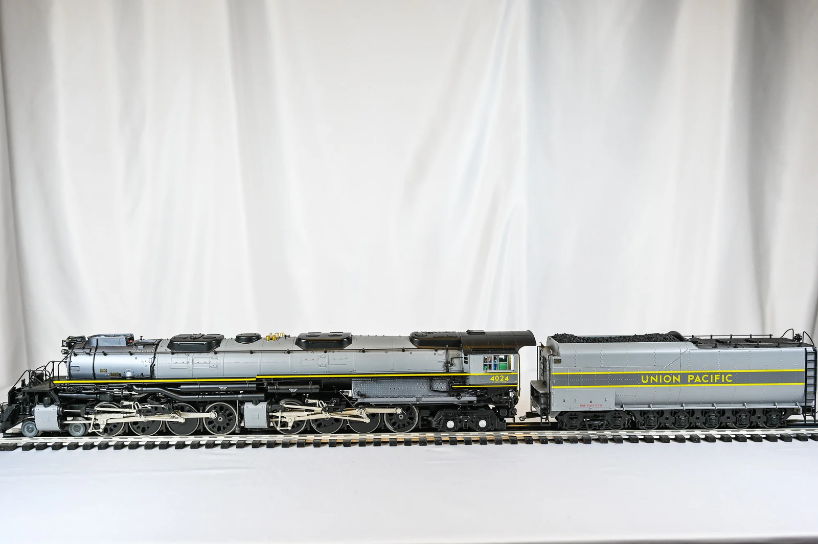 Lionel Union Pacific Big Boy Steam Locomotive #4024 | Vision Line | O Scale