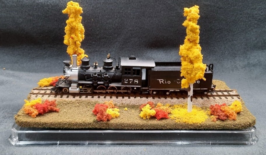HOn3 SCALE 9″ SINGLE TRACK DISPLAY CASE – FALL FOILAGE SCENE- FOR ANY HOn3