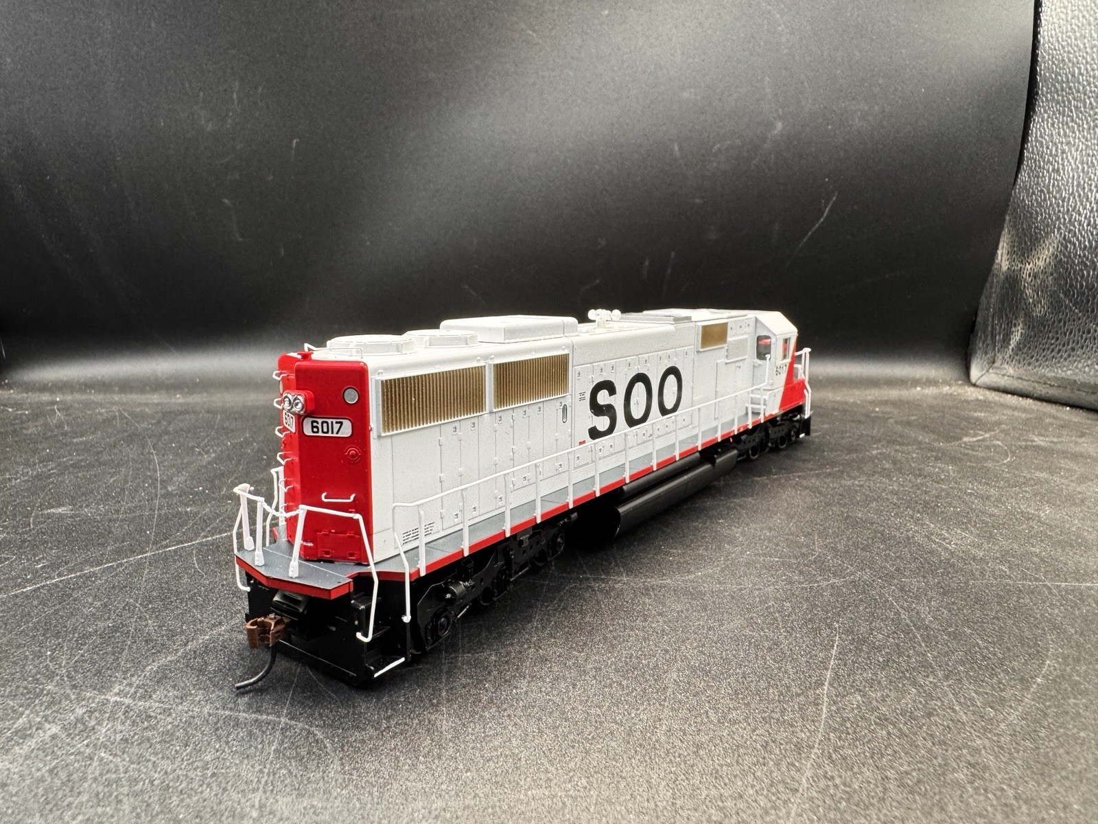 Athearn RTR 6017 Soo Line SD60 Red/White Ho Scale DC/DCC Ready 79862