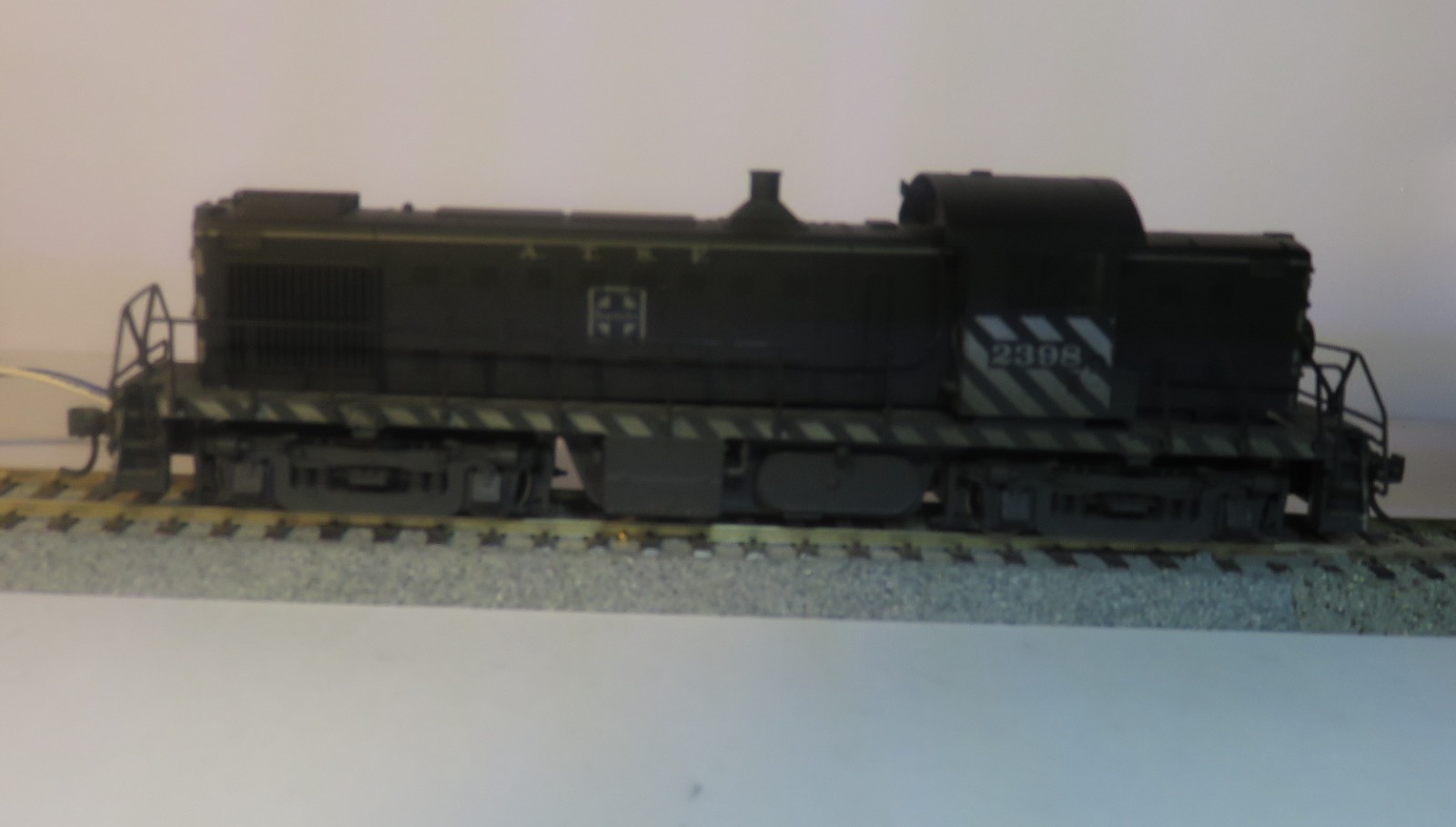 Atlas/Kato HO Santa Fe RS-1 DC/DCC, Directional LED Lights, Knuckle Couplers