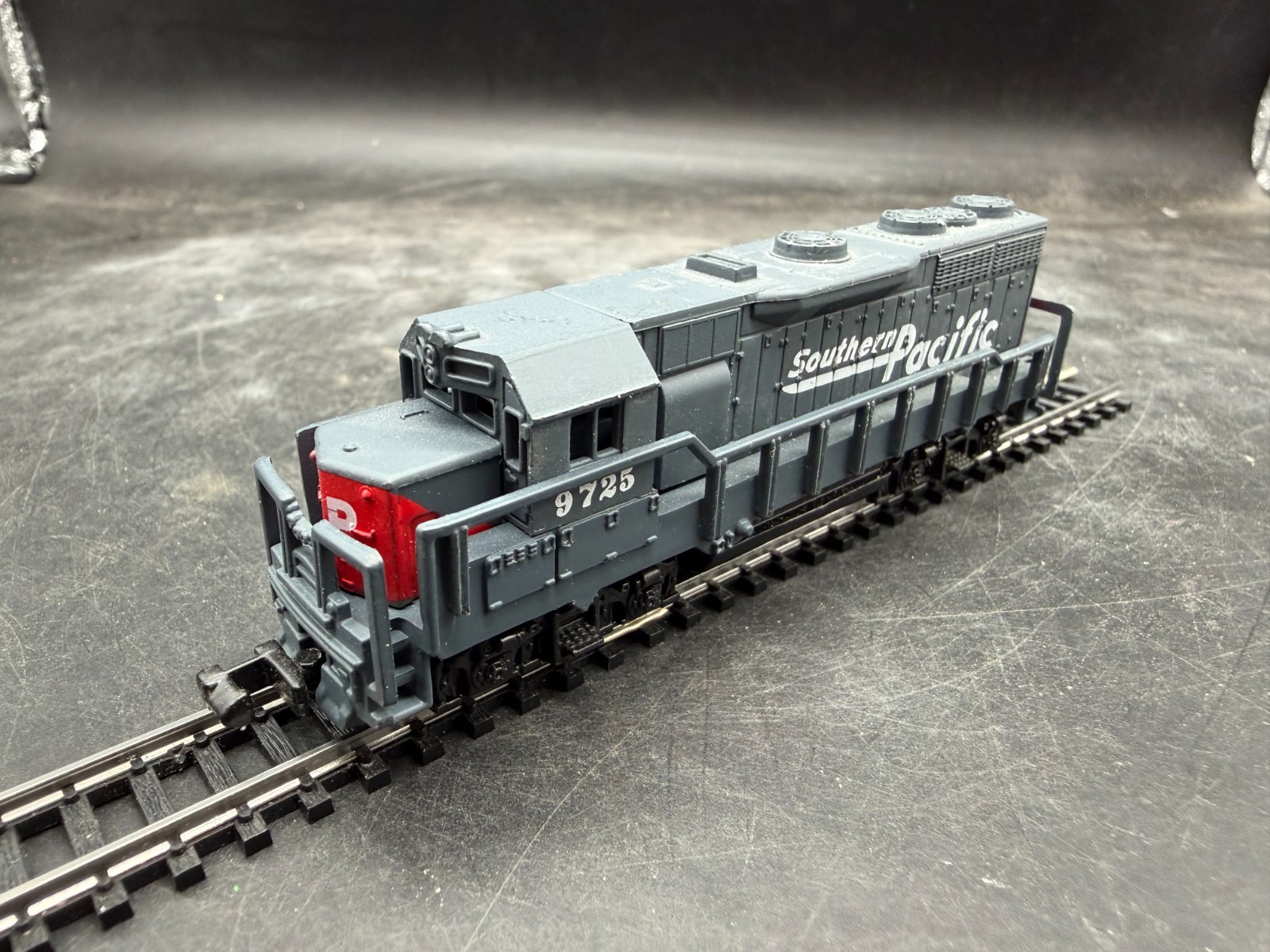 Southern Pacific Diesel Dummy #9725 N-Scale High Speed