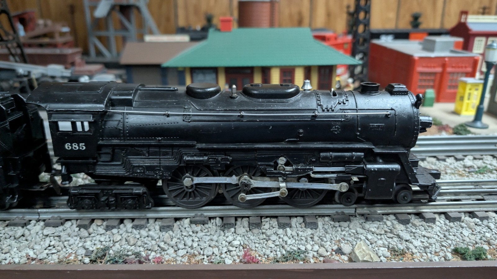 Lionel Postwar 685 Steam Engine with 6026W Whistling Tender