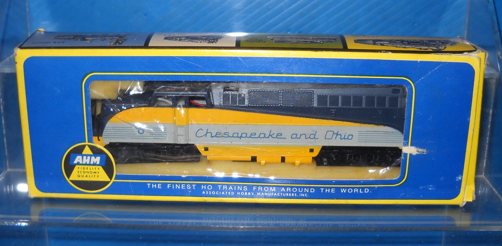 AHM C&O EMD Diesel Loco 1845 – New Haven Switcher 5007 & Tyco Santa Fe 638 – Lot