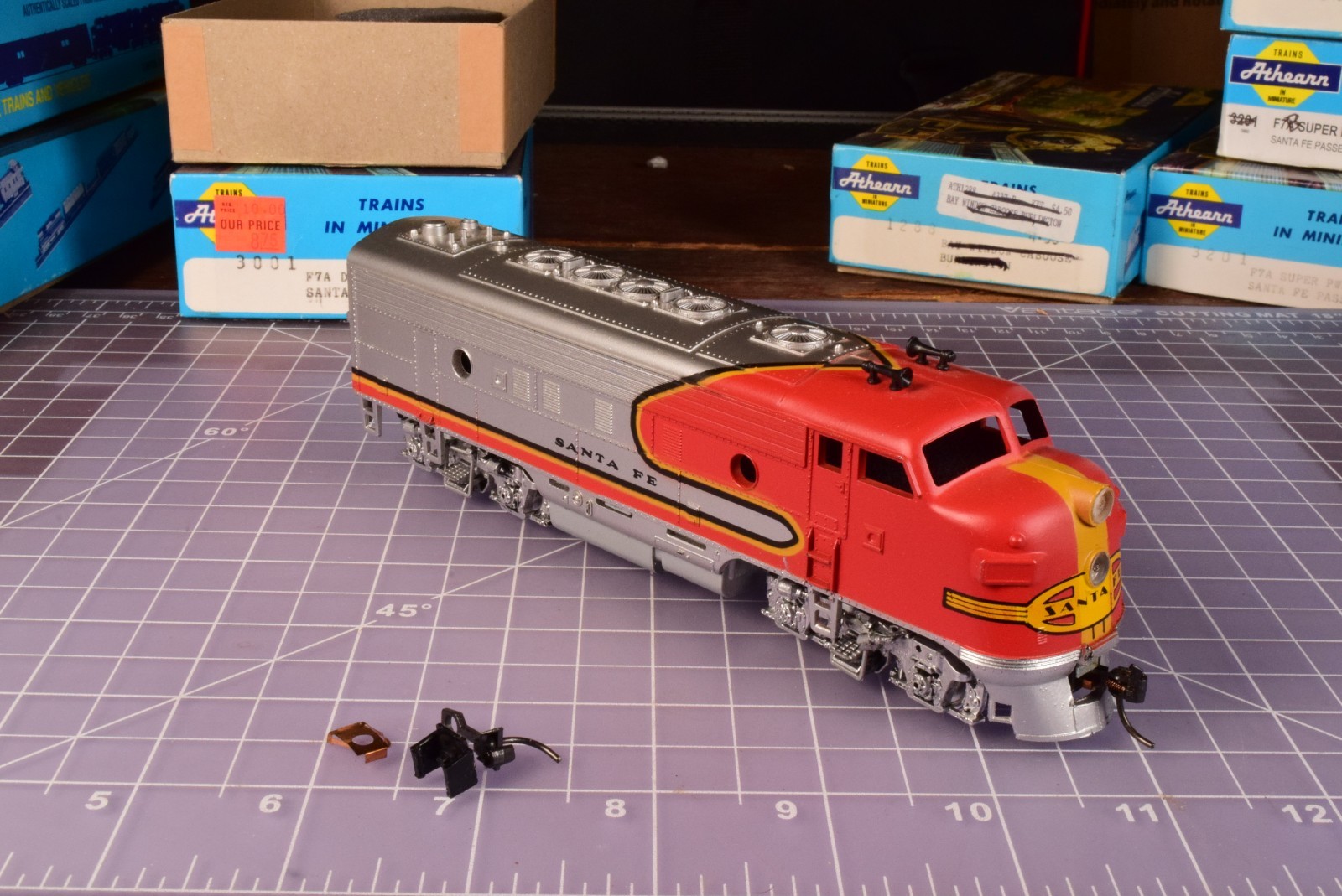 near TrkRdy 16.9 oz Good Working Condition Athearn F7A Super Power Santa Fe 2nd1