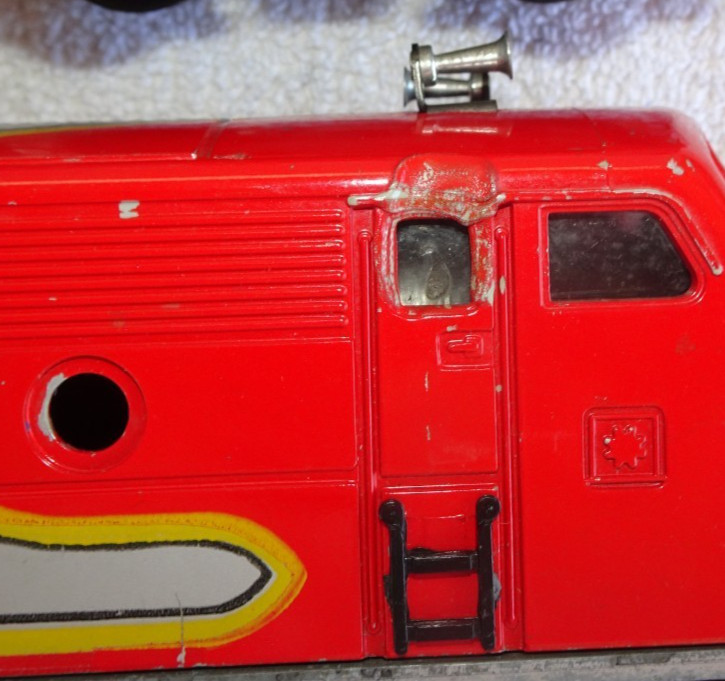 1950’s Lionel SANTA FE 2353 Diesel Locomotive & Dummy & B-Unit 3 Pieces O Gauge