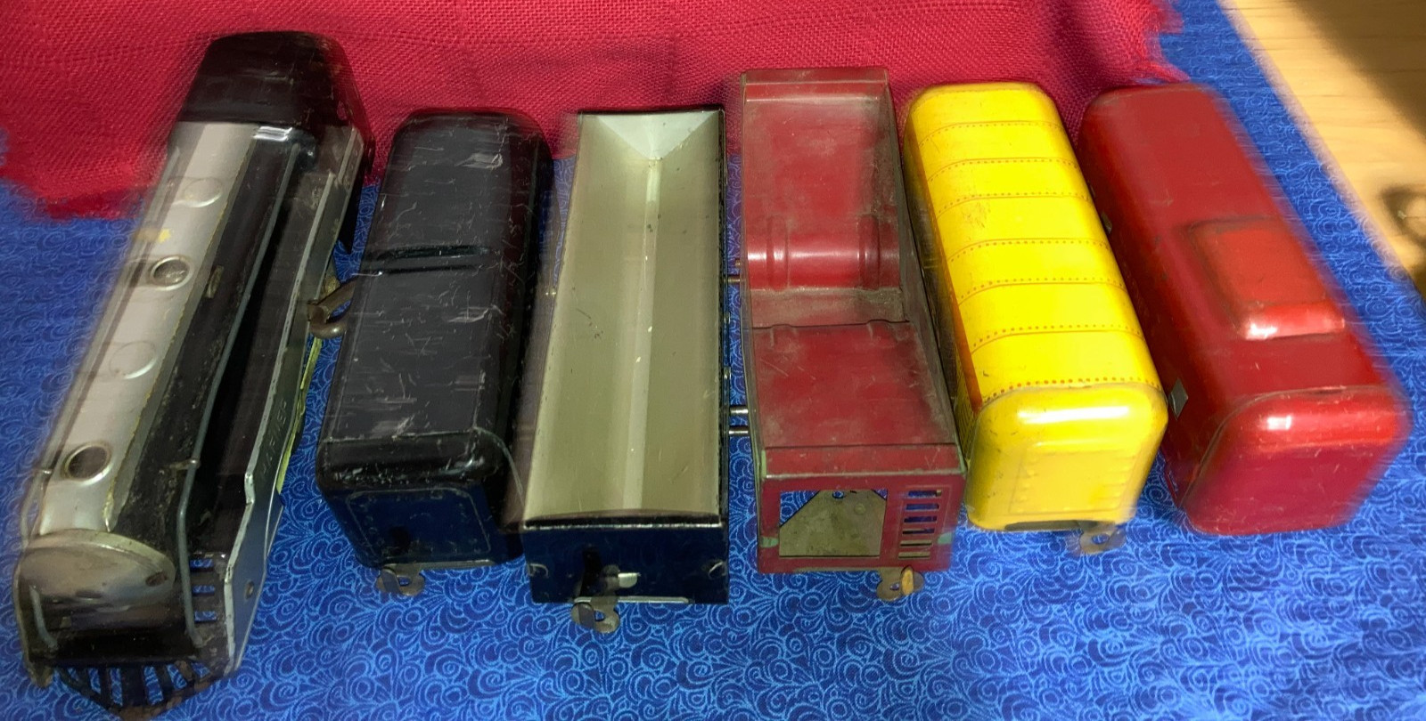 Hafner O Gauge Clockwork Loco #1010 with Key , Tender, 3 Freights & Caboose Runs