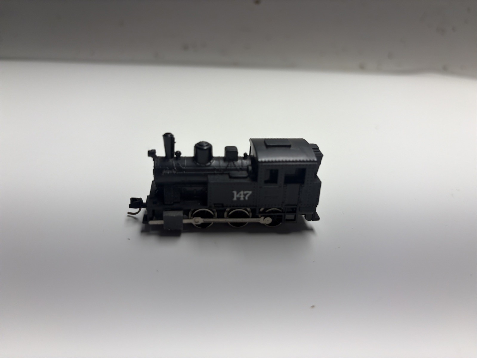 N Scale Unbranded Unlettered 0-6-0 Steam Locomotive #147