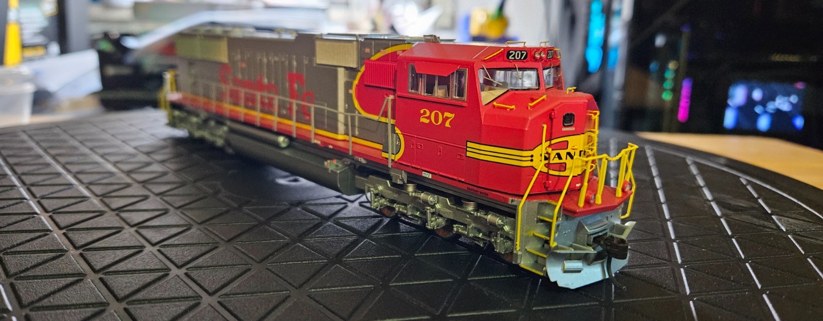 Athearn Genesis Santa Fe SD75M / Road No. 207