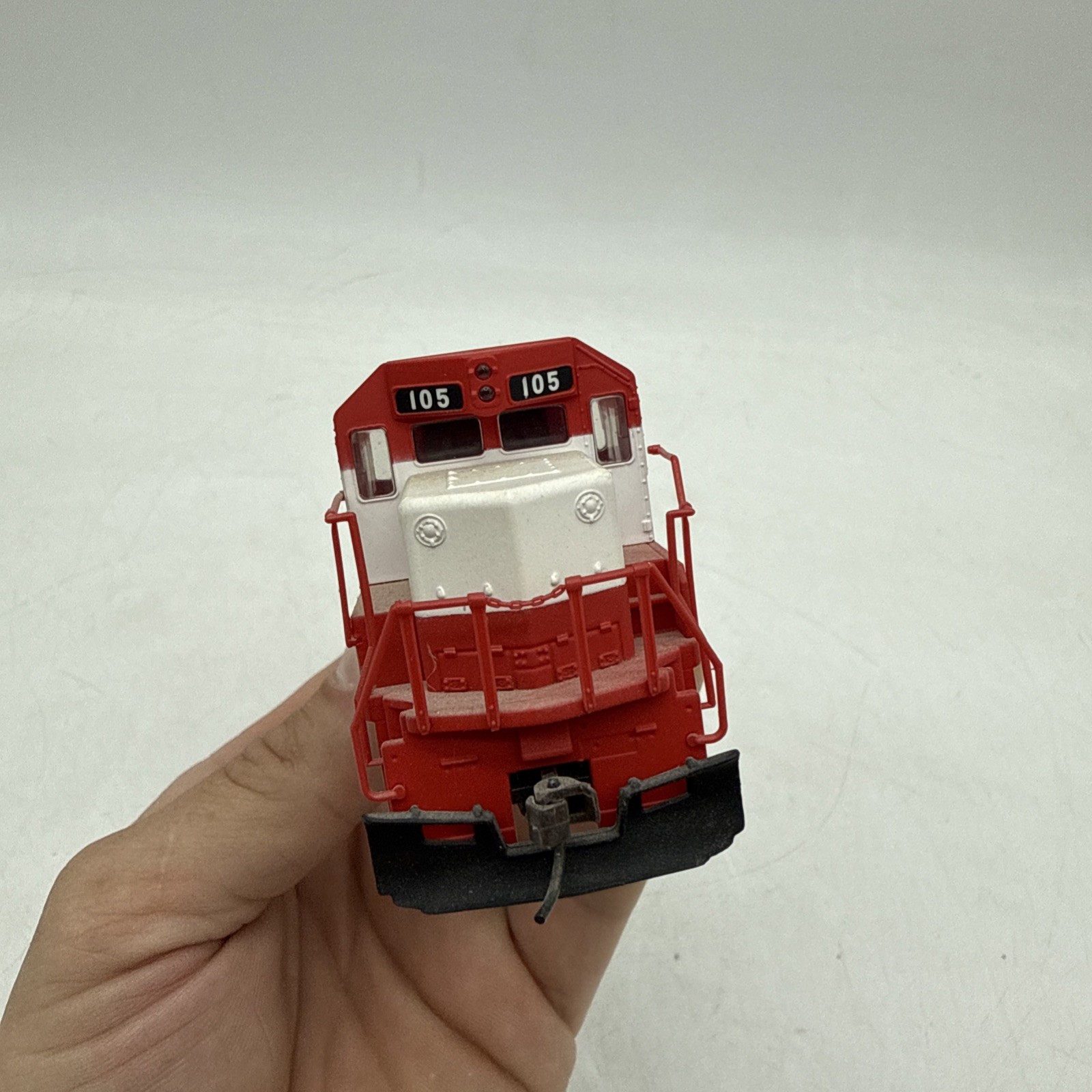 Walthers Proto ~ HO Scale ~ Frisco SLSF ~ GP #105 DC Power