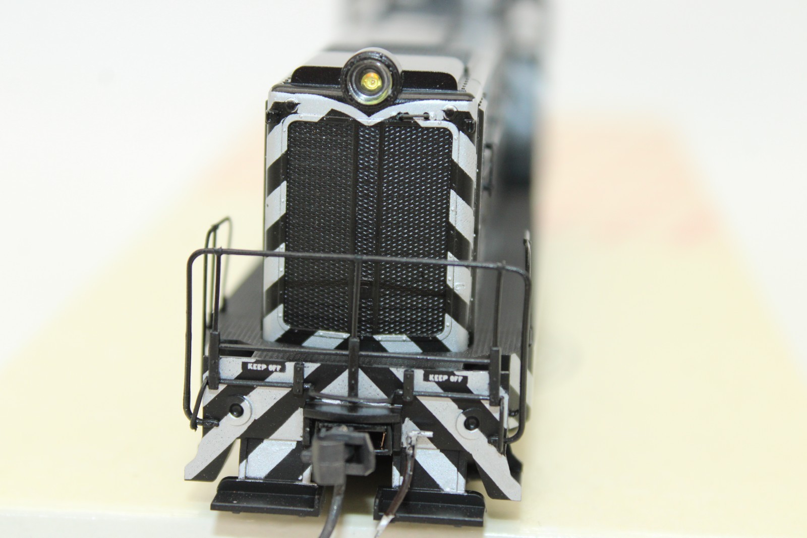 Stewart HO ATSF Santa Fe Baldwin VO1000 Diesel Locomotive #2214 DCC Ready LED