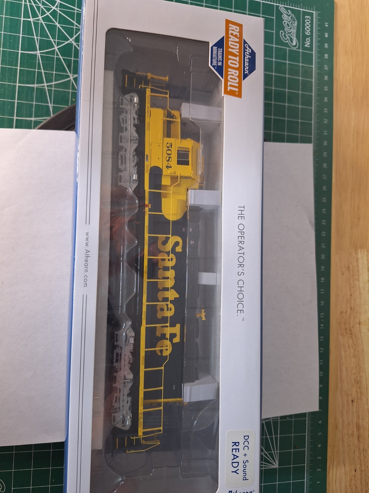 Athearn HO-Scale SD-40-2 ATSF #5084