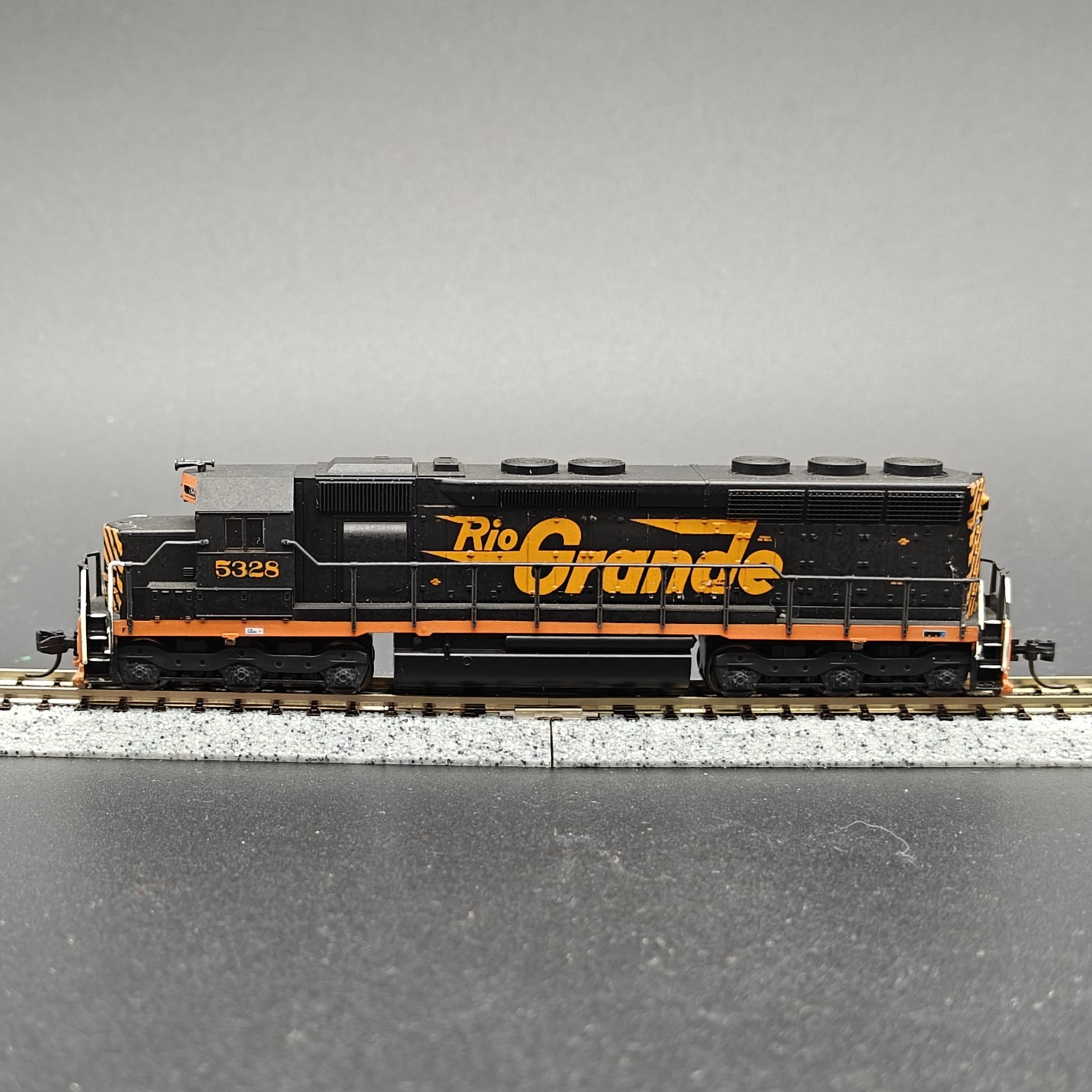 KATO D&RGW Rio Grande EMD SD45 Locomotive #5328 N Scale Tested Japan Read