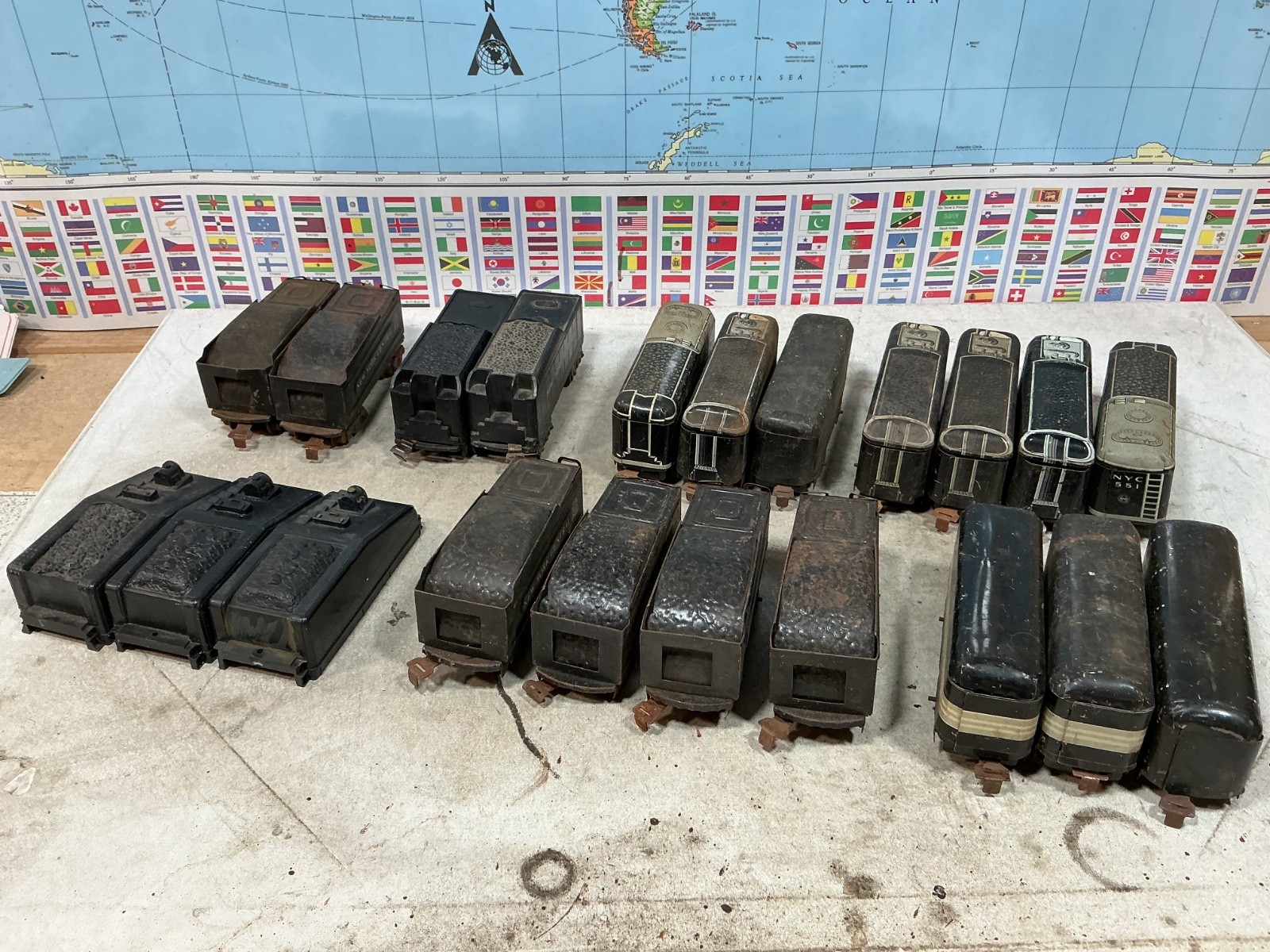 O scale TIN TOY MARX Coal Tender lot PARTS lot for restoration