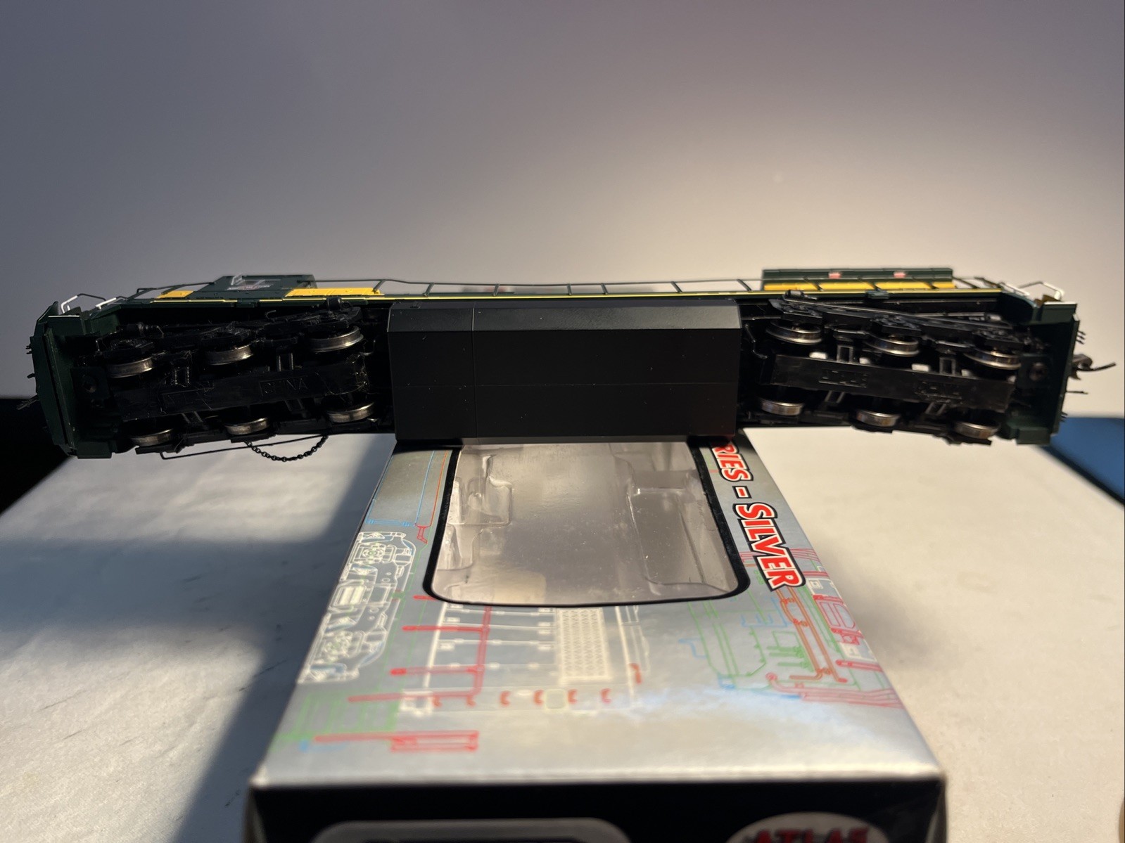 HO Scale Atlas CNW “Safety & Reliability” Dash-840C #8577 DC TESTED