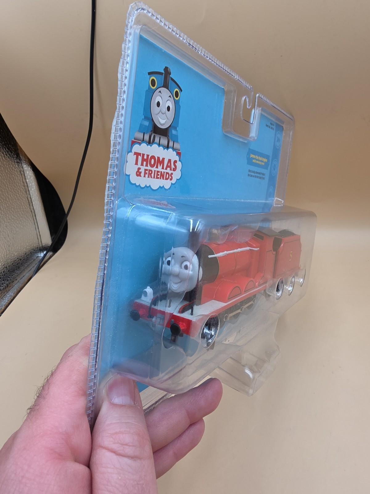 Bachmann HO Scale Thomas Moving Eyes Locomotive Train – Red