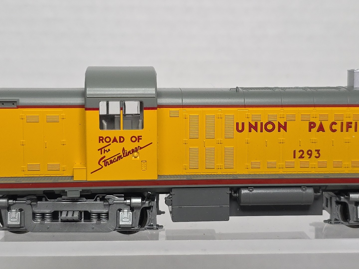 Kato HO Scale 37-2504 ALCO RS-2 Diesel Road Switcher Loco Union Pacific UP 1293