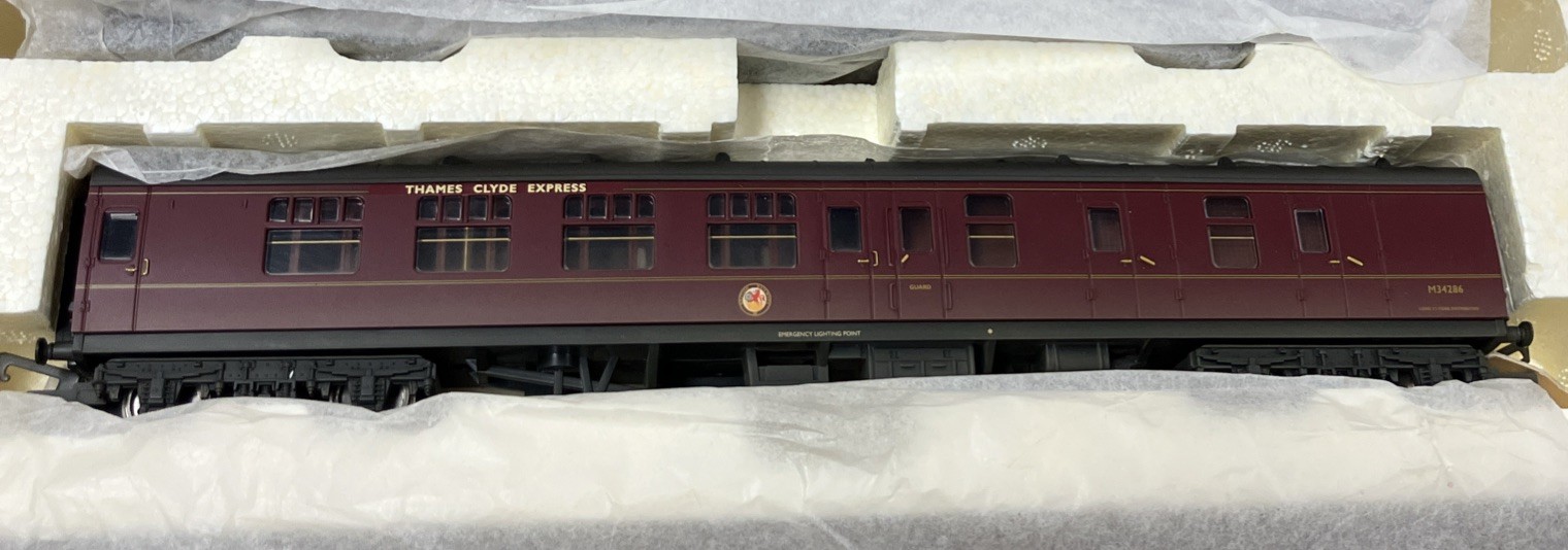 HORNBY R2329M THAMES CLYDE EXPRESS TRAIN PACK