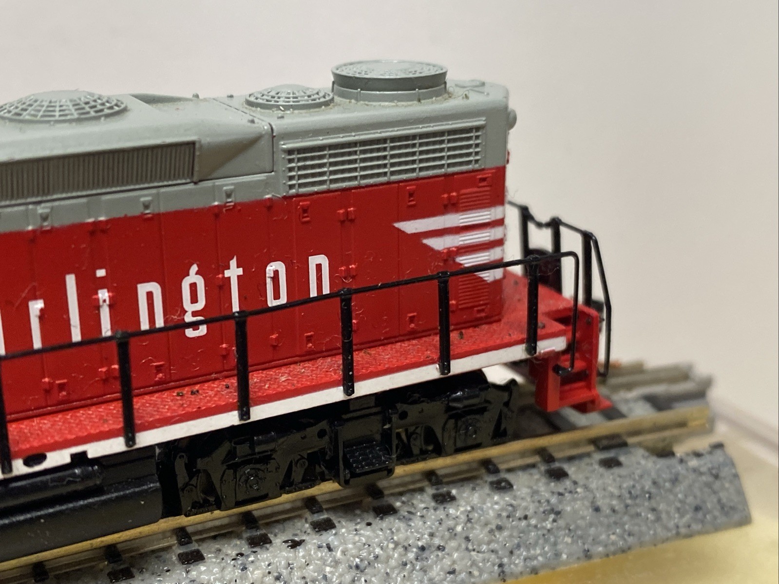 Read Life-Like N Scale Burlington Route GP20 Low Nose 900 Red CB&Q Not Orig Box