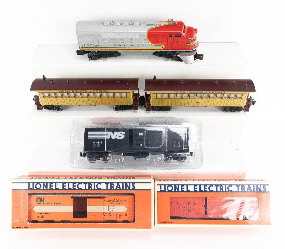 Vintage Lionel O/O-27 Santa Fe #2383 A-A Diesel Locomotive Tested W/ Others Cars