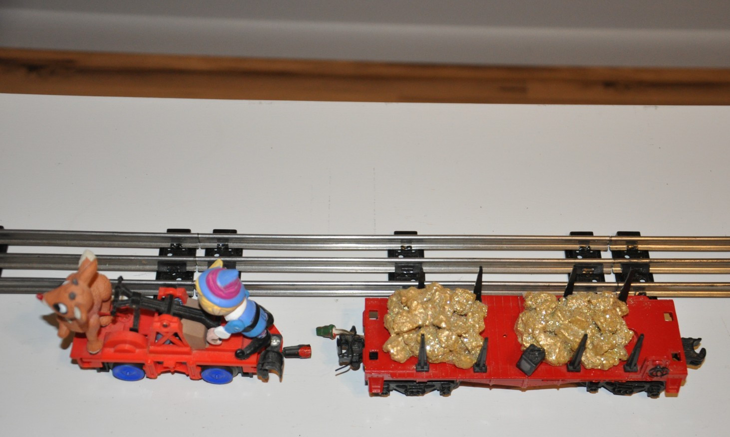 1 OF A KIND O Gauge Handcar Elf & Rudolf w/Lit Red Nose/ Lit Lantern Car in Tow
