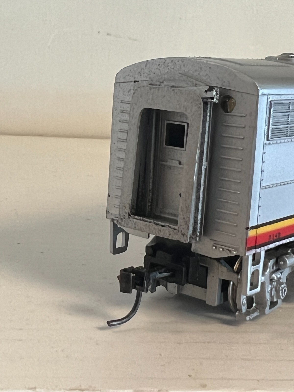 HO Scale Bachmann Santa Fe Train #390 wired w/ car (NOT SURE OF FUNCTIONALITY)