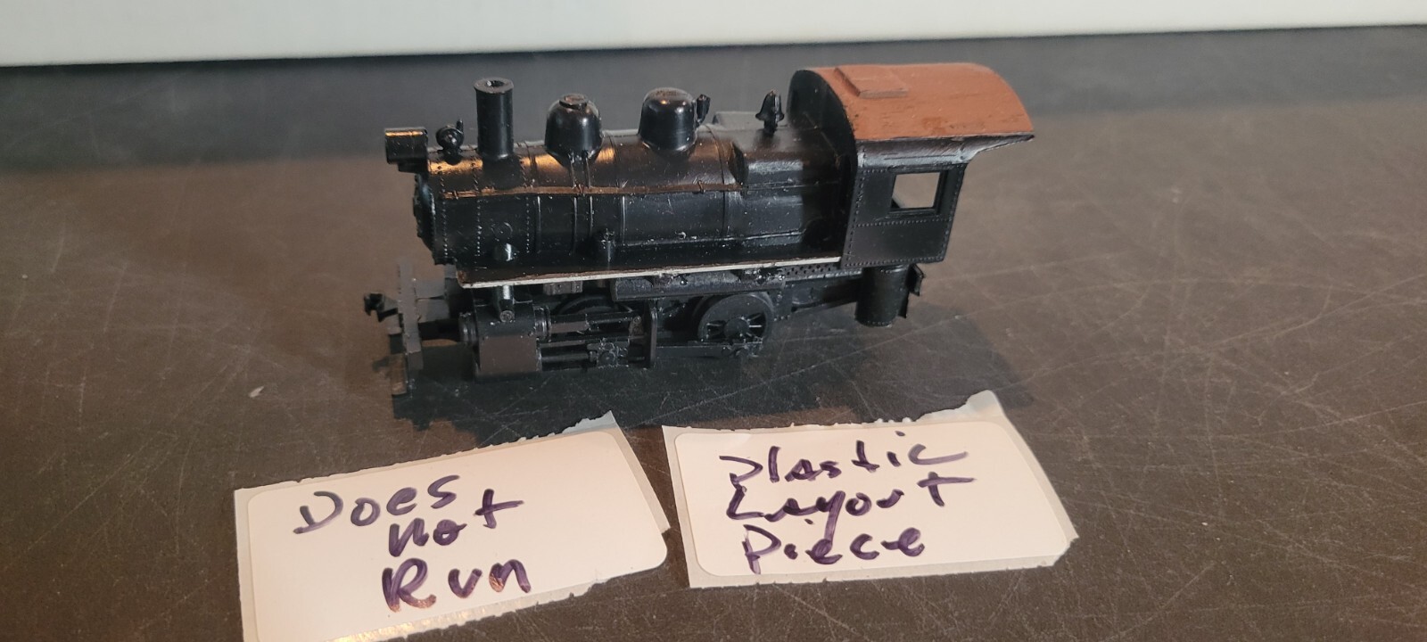 8L HO Train Engine Locomotive NEEDS WORK PLASTIC LAYOUT PIECE DOES NOT RUN