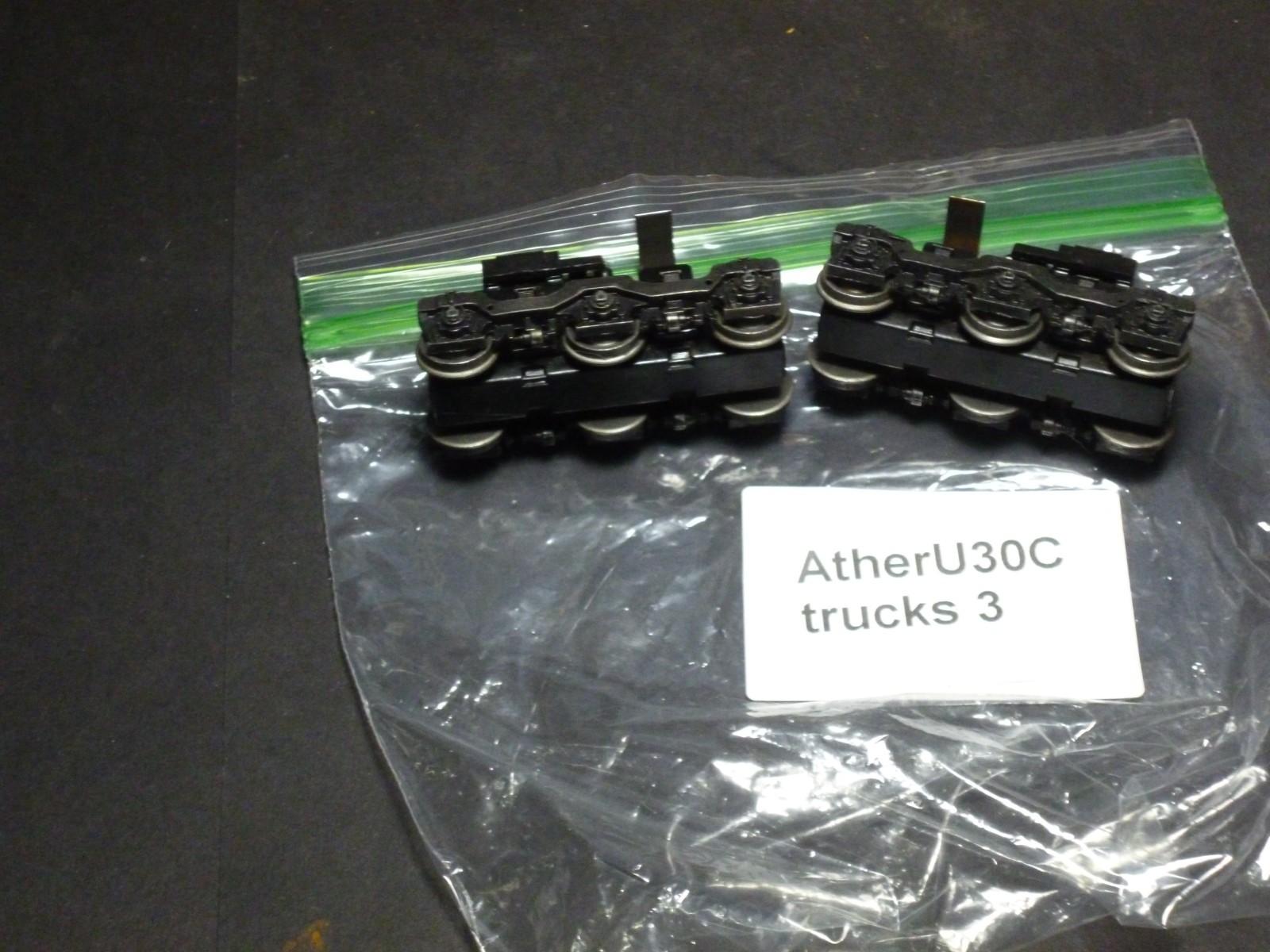 Ho Athearn Diesel locomotive U30C 6 wheel trucks pair worm gear Metal sides