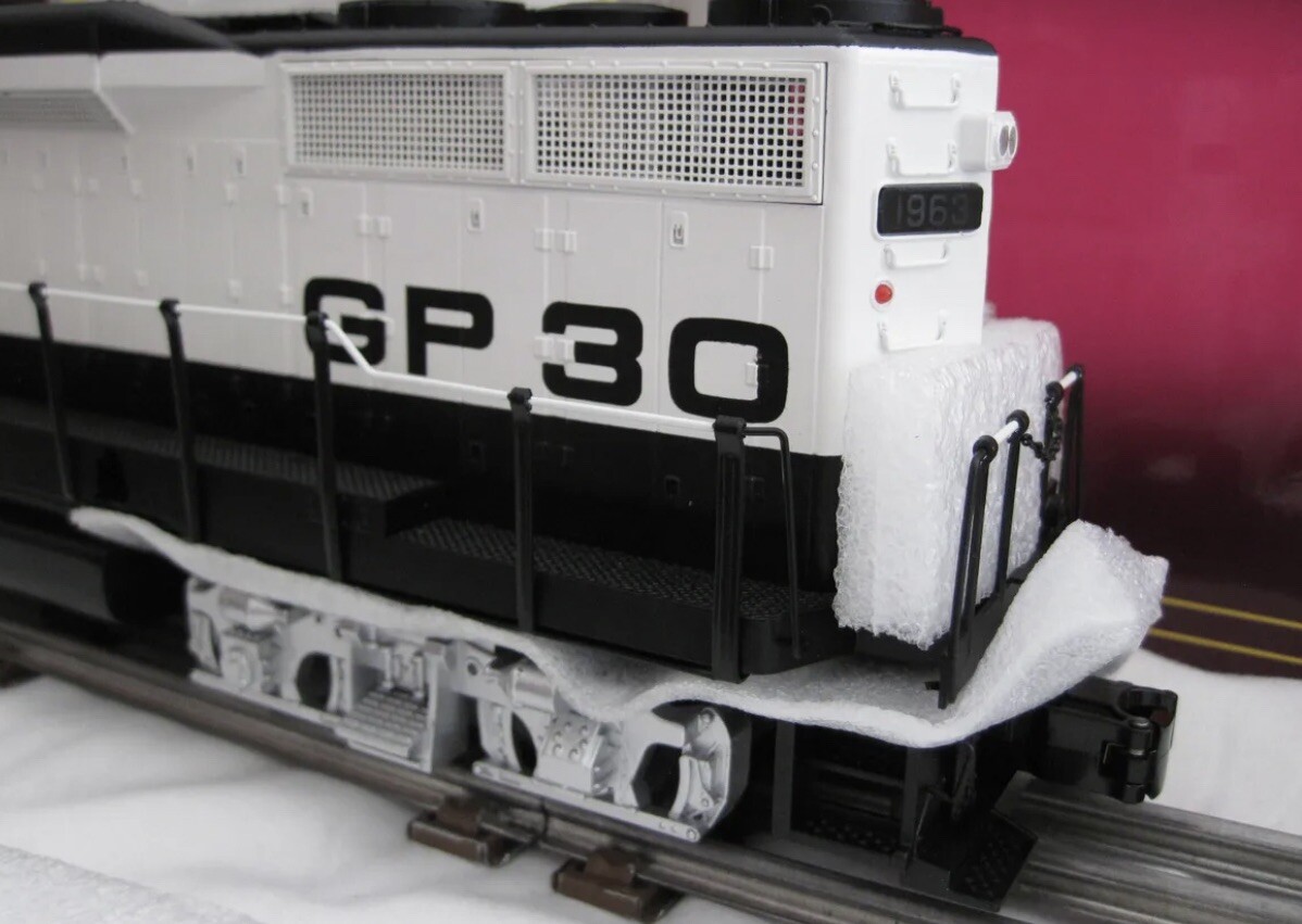 MTH PREMIER EMD DEMONSTRATOR GP-30 DIESEL ENGINE O SCALE ELECTRO MOTIVE DIVISION
