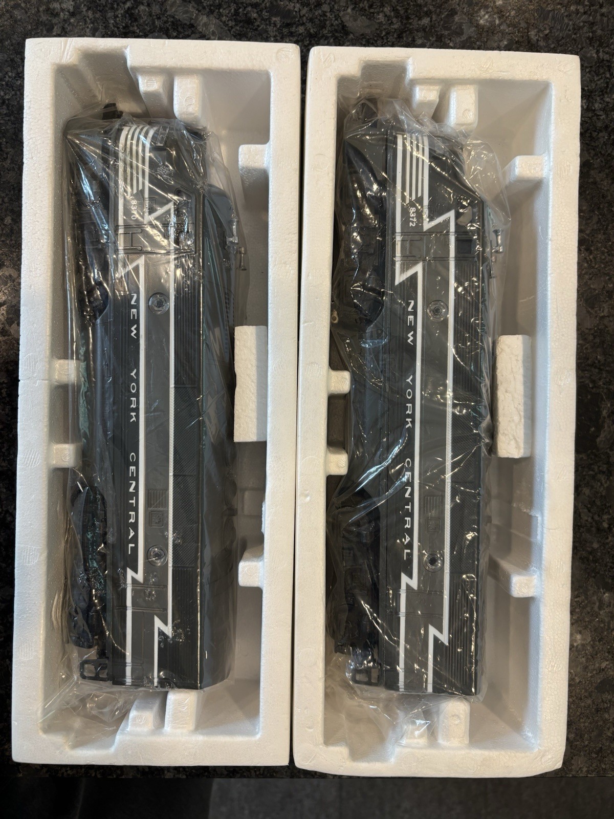 Lionel 8370 8372 New York Central F3AA Diesel Locomotives – Unrun – Original Box