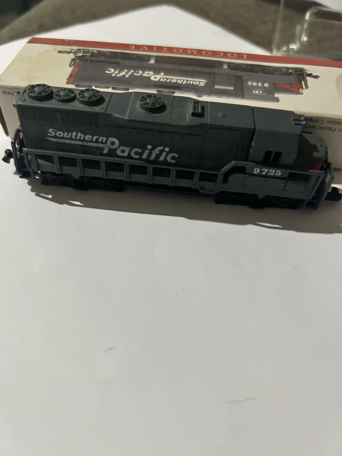 Southern Pacific Locomotive #9725 Model Train In Original Box