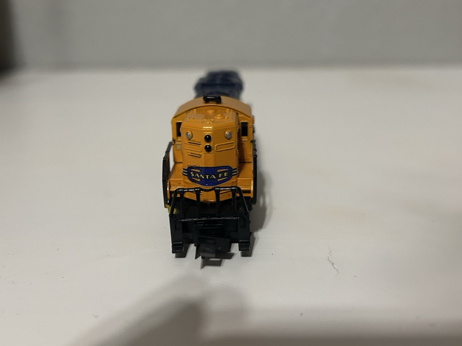 N Scale Atlas #4051 – Santa Fe GP7 #2926 + Caboose!