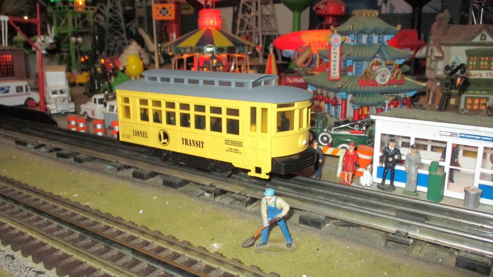 Lionel 18431 Yellow Lionel Transit “Bump-N-Go” Trolley Car O/027 ga 1996-97