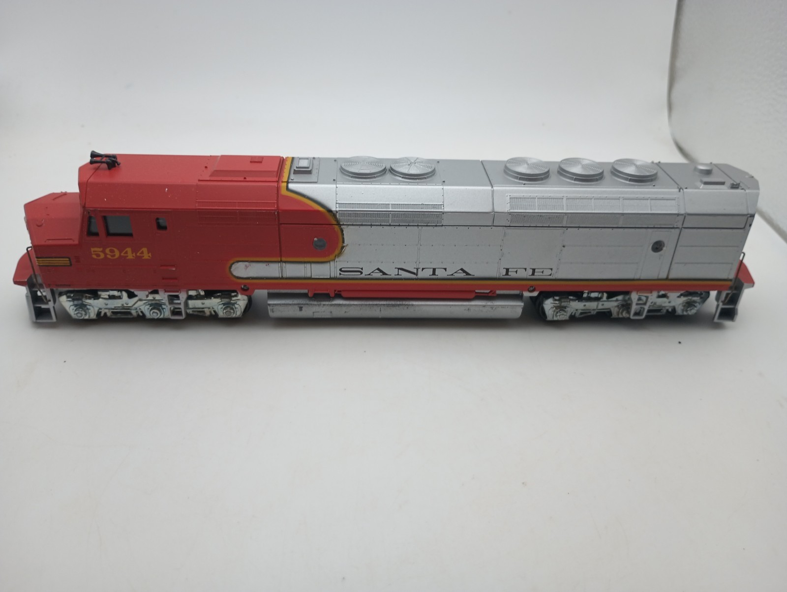 ATHEARN #3621 HO ATSF Santa Fe Passenger FP45 Powered Diesel Locomotive #5944;