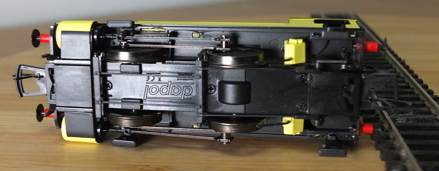 Dapol 4S-018-010 OO gauge LSWR B4 Class steam locomotive – yellow ’Sussex’