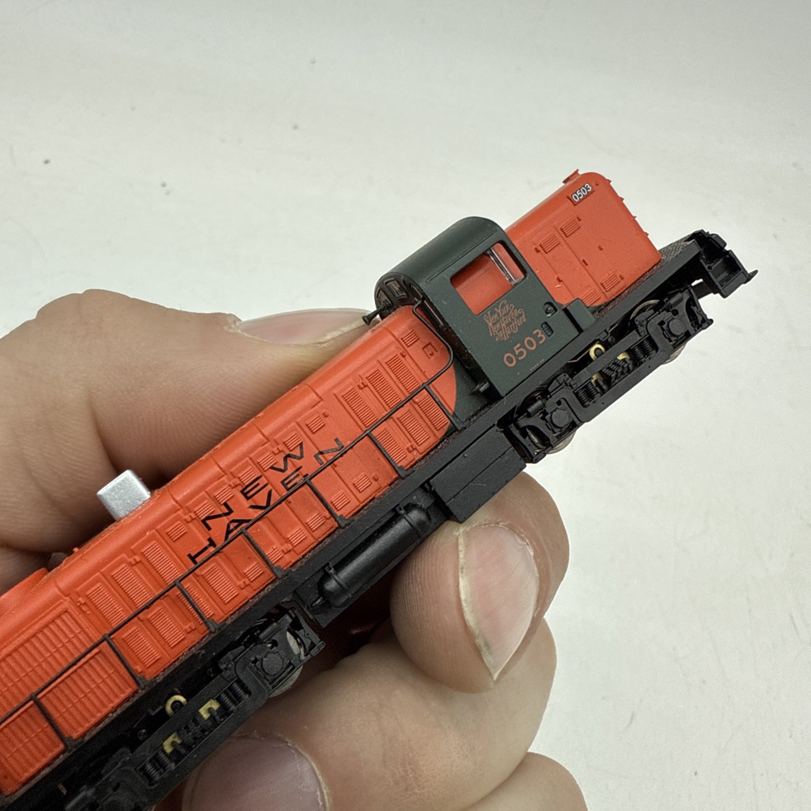 NEW HAVEN N Scale Engine Working #0503 New Haven Green Orange Train