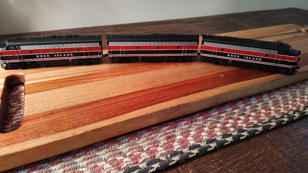 Stewart/Kato HO Rock Island F3 A-B-A Set w/DCC & Sound and SSS Speakers