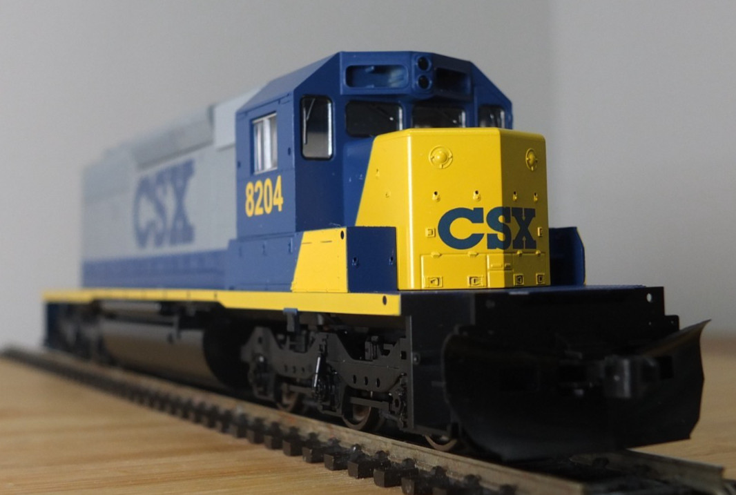 Kato 37-2706 HO gauge EMD SD40-2 CSX yellow grey and blue livery – no.8204
