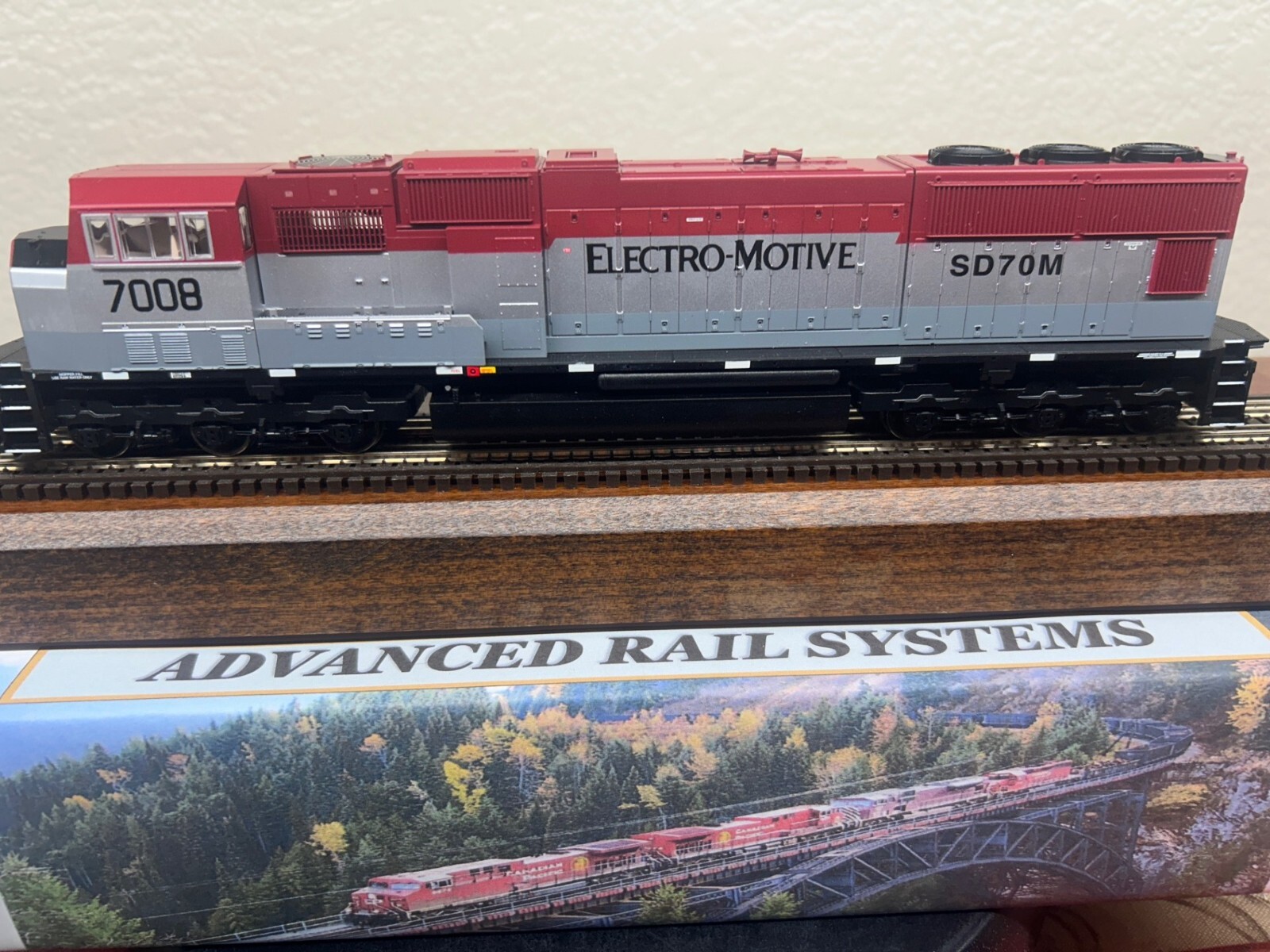 EMD LEASING #1 – SD70M DEISEL LOCO – DC/DCC Ready – HO Scale -“GENESIS” NEW OOP