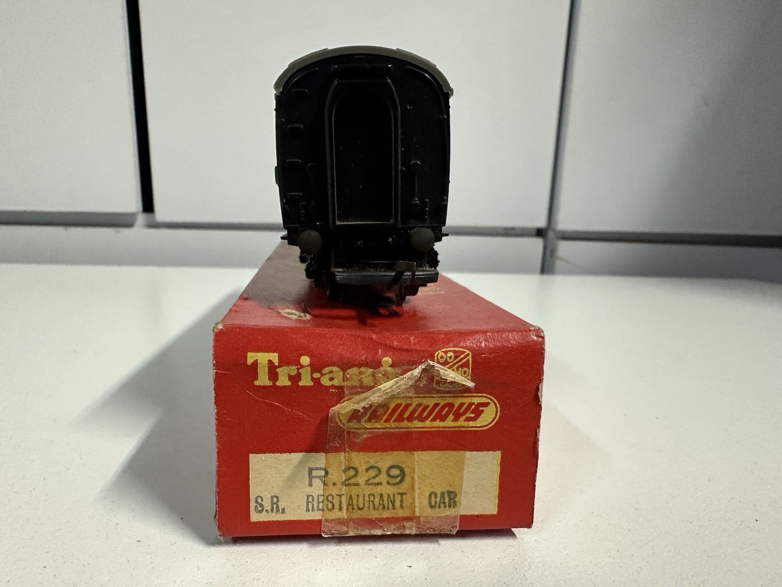 TRIANG R229 BR SOUTHERN GREEN RESTAURANT CAR COACH S1007 BOXED