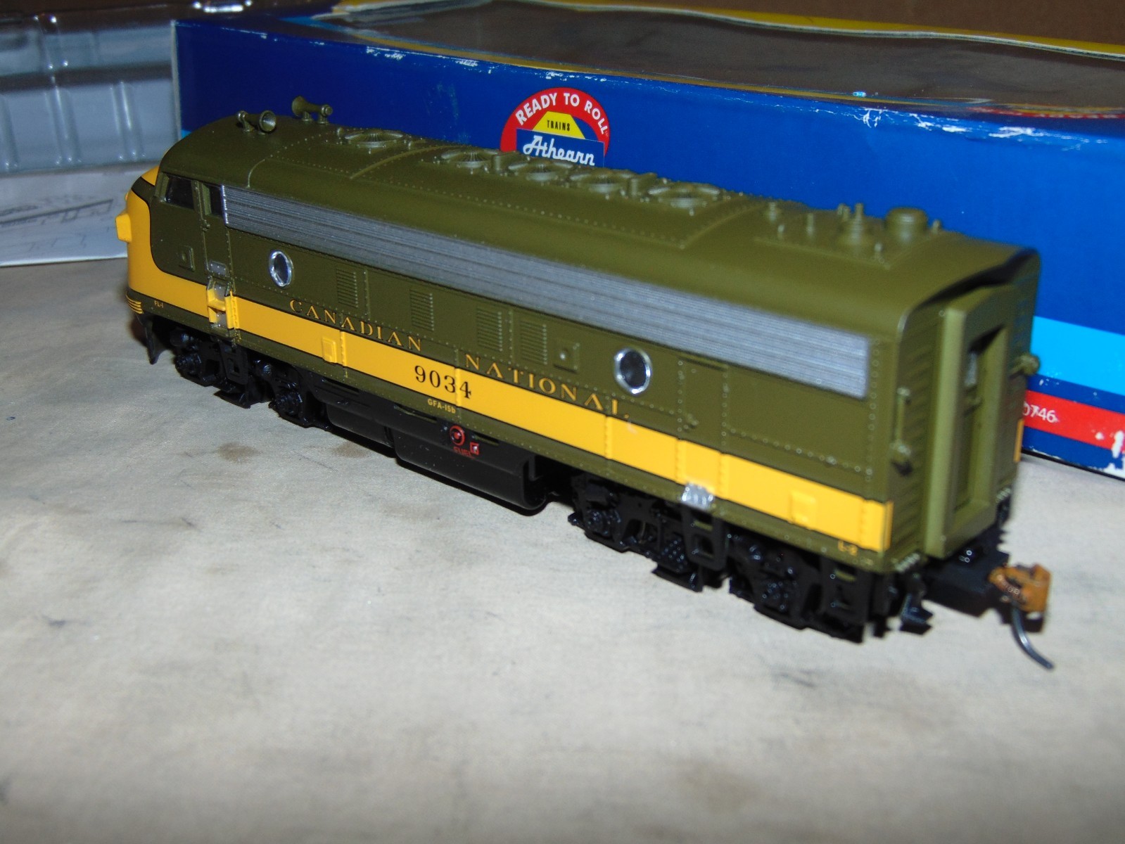 ATHEARN HO 80221 CANADIAN NATIONAL F7A DIESEL + BOX