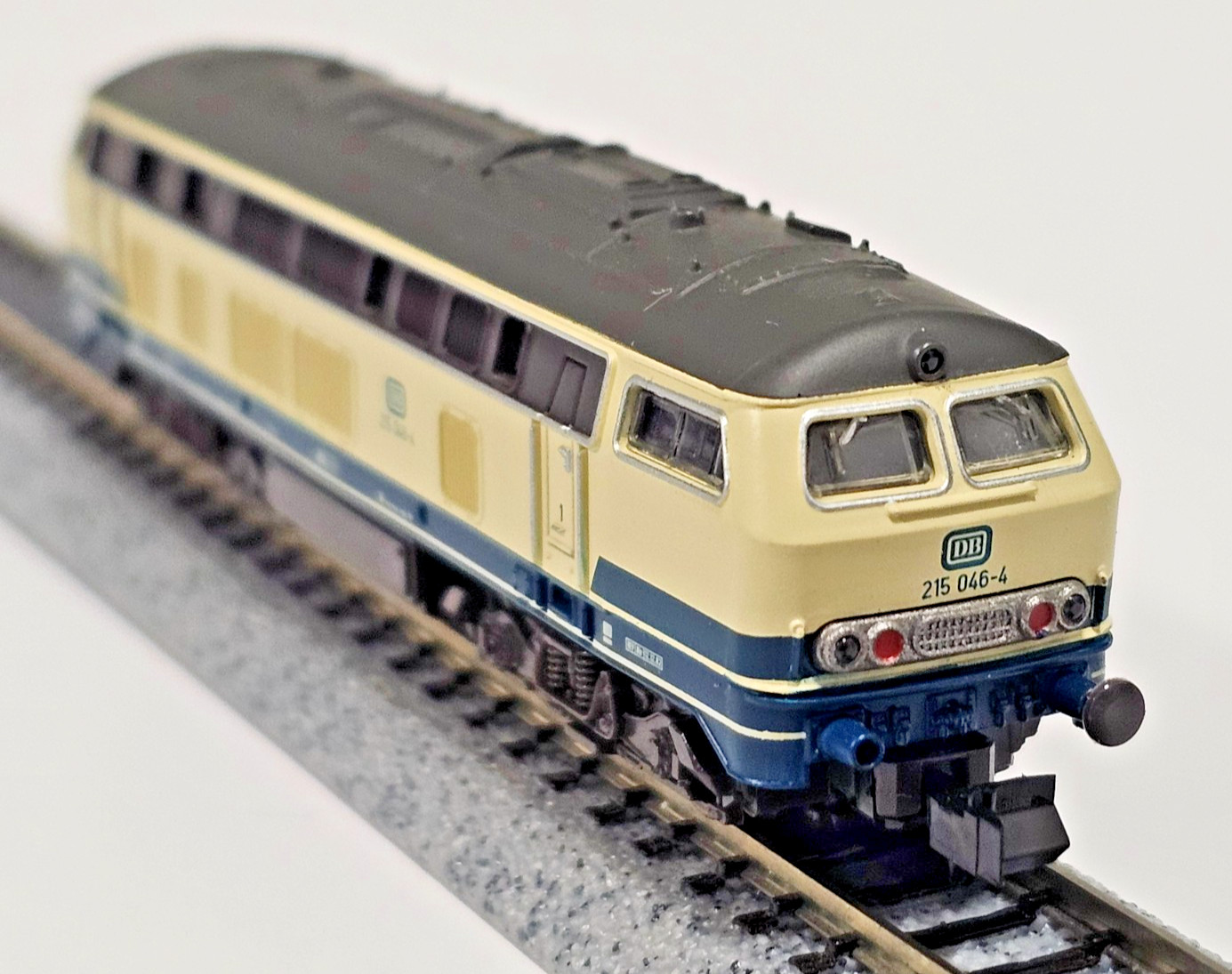 N SCALE ROCO 23422 BR215 045-4 DB EUROPEAN DIESEL LOCOMOTIVE MADE IN AUSTRIA
