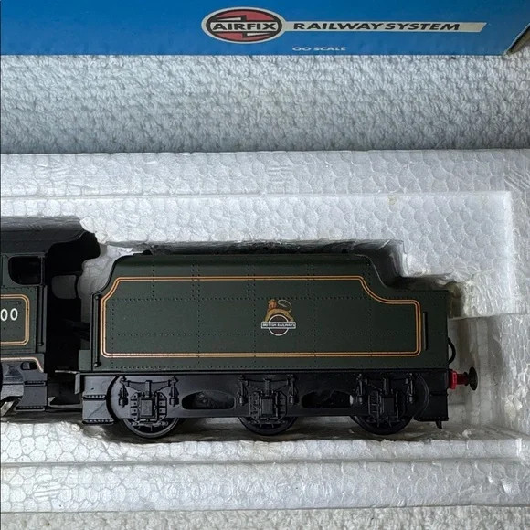 AIRFIX Royal Scot British Railways 4-6-0 OO Scale Locomotive 54121-3 (New)